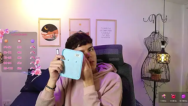 Snapshot of kevienmiet chatting on 10-24-25, 11:50 kevienmiet online show from 10-24-25, 11:50