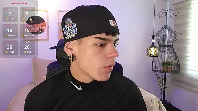 Snapshot of kevienmiet chatting on 10-27-25, 11:47 kevienmiet online show from 10-27-25, 11:47