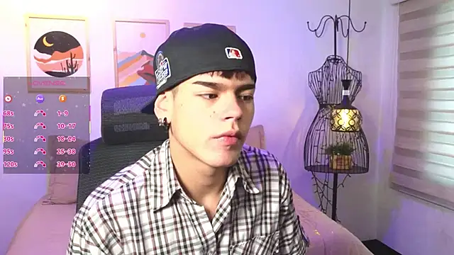 Snapshot of kevienmiet chatting on 10-28-25, 11:47 kevienmiet online show from 10-28-25, 11:47