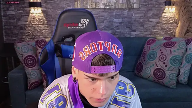 Snapshot of kevienmiet chatting on 10-29-25, 11:56 kevienmiet online show from 10-29-25, 11:56