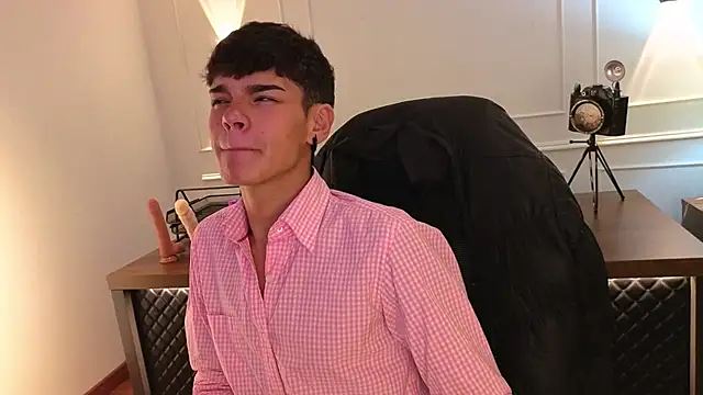 Snapshot of kevienmiet chatting on 11-06-25, 03:18 kevienmiet online show from 11-06-25, 03:18