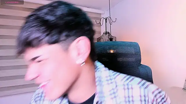 Snapshot of kevienmiet chatting on 11-08-25, 03:39 kevienmiet online show from 11-08-25, 03:39