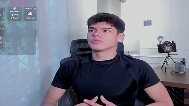 Snapshot of kevienmiet chatting on 11-10-25, 12:26 kevienmiet online show from 11-10-25, 12:26