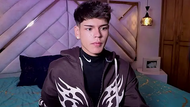 Snapshot of kevienmiet chatting on 11-14-25, 11:42 kevienmiet online show from 11-14-25, 11:42