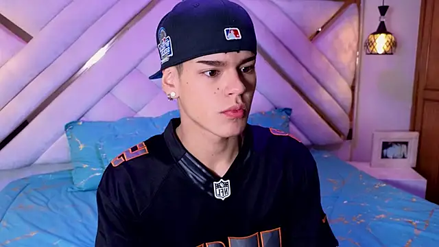 Snapshot of kevienmiet chatting on 11-18-25, 11:36 kevienmiet online show from 11-18-25, 11:36