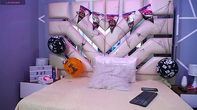 Jazmin ny online show from 10-18-25, 01:45