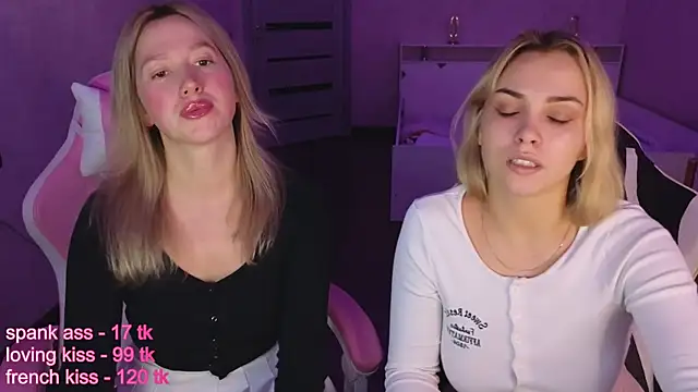 Snapshot of stefany_and_bettany chatting on 10-25-25, 04:35 stefany and bettany online show from 10-25-25, 04:35