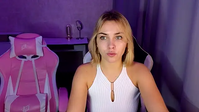 Snapshot of stefany_and_bettany chatting on 11-12-25, 02:06 stefany and bettany online show from 11-12-25, 02:06