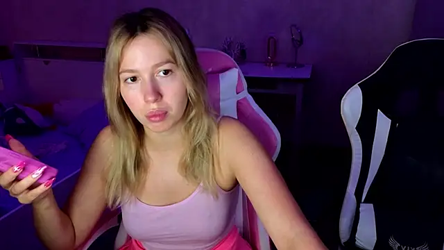 Snapshot of stefany_and_bettany chatting on 11-13-25, 11:42 stefany and bettany online show from 11-13-25, 11:42