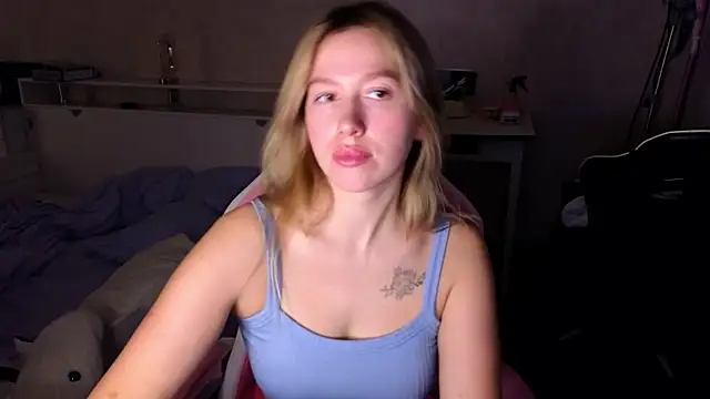 Snapshot of stefany_and_bettany chatting on 12-03-25, 01:42 stefany and bettany online show from 12-03-25, 01:42