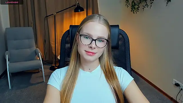 Snapshot of LibbyVenzeio chatting on 10-02-25, 09:38 LibbyVenzeio online show from 10-02-25, 09:38