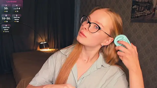 Snapshot of LibbyVenzeio chatting on 11-17-25, 07:03 LibbyVenzeio online show from 11-17-25, 07:03