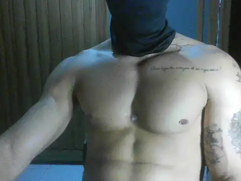 Snapshot of EntregadorDePau chatting on 10-18-25, 02:40 EntregadorDePau online show from 10-18-25, 02:40