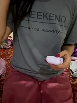 Snapshot of Queen-35 chatting on 11-07-25, 09:15 Queen-35 online show from 11-07-25, 09:15