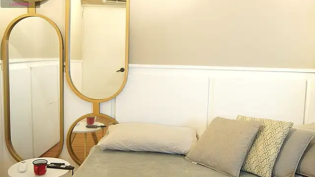 Snapshot of Roxy_Vega chatting on 11-19-25, 08:47 Roxy Vega online show from 11-19-25, 08:47