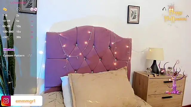 Snapshot of emma-green0 chatting on 10-17-25, 02:19 emma-green0 online show from 10-17-25, 02:19