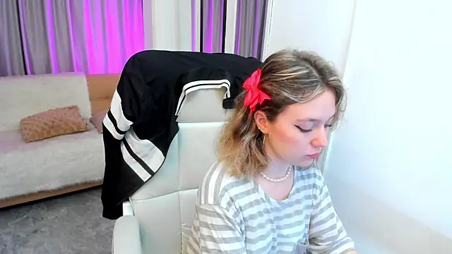 Snapshot of Lucia_Copper chatting on 10-27-25, 01:15 Lucia Copper online show from 10-27-25, 01:15