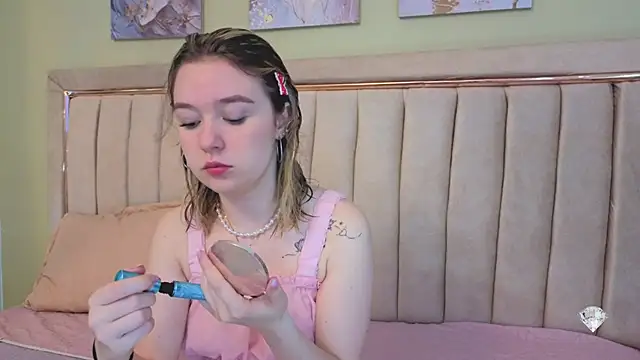 Snapshot of Lucia_Copper chatting on 10-29-25, 12:07 Lucia Copper online show from 10-29-25, 12:07