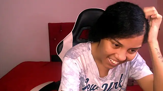 Snapshot of Tainara_ebony chatting on 10-20-25, 07:14 Tainara ebony online show from 10-20-25, 07:14