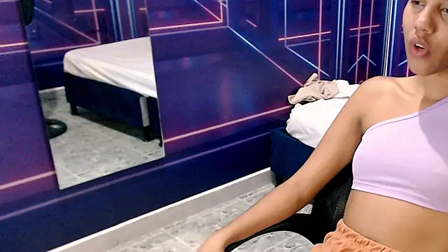 Snapshot of Tainara_ebony chatting on 11-11-25, 08:09 Tainara ebony online show from 11-11-25, 08:09