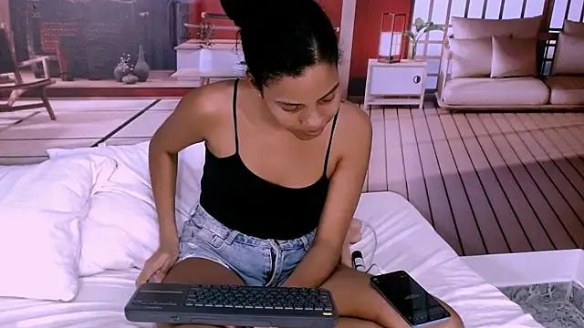 Snapshot of Tainara_ebony chatting on 11-13-25, 08:24 Tainara ebony online show from 11-13-25, 08:24