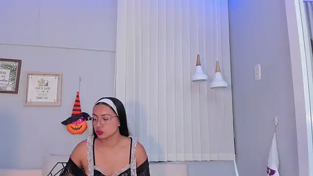 Snapshot of Lilo_Rose chatting on 10-30-25, 01:23 Lilo Rose online show from 10-30-25, 01:23