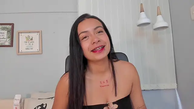 Snapshot of Lilo_Rose chatting on 11-08-25, 12:16 Lilo Rose online show from 11-08-25, 12:16