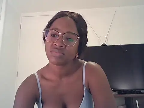 Snapshot of Bren033 chatting on 10-31-25, 01:06 Bren033 online show from 10-31-25, 01:06