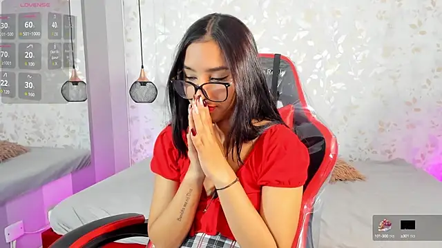 Snapshot of Luciaoregon chatting on 10-16-25, 01:34 Luciaoregon online show from 10-16-25, 01:34