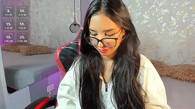 Snapshot of Luciaoregon chatting on 10-22-25, 12:49 Luciaoregon online show from 10-22-25, 12:49