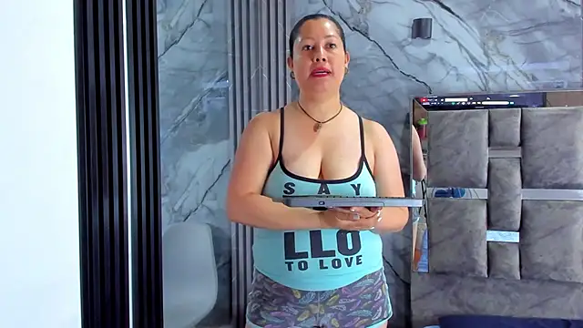 Snapshot of Marianasmitt chatting on 10-12-25, 12:04 Marianasmitt online show from 10-12-25, 12:04