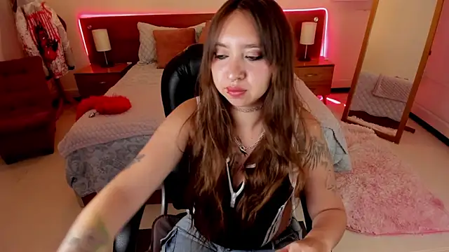 Snapshot of Scarlett__Cooper__ chatting on 10-18-25, 12:17 Scarlett Cooper online show from 10-18-25, 12:17