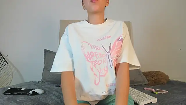 Snapshot of Ainoa_Pink chatting on 11-04-25, 07:46 Ainoa Pink online show from 11-04-25, 07:46