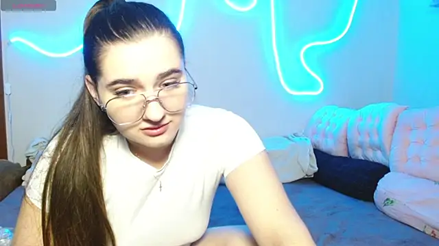 Snapshot of cutieblush chatting on 10-03-25, 11:24 cutieblush online show from 10-03-25, 11:24