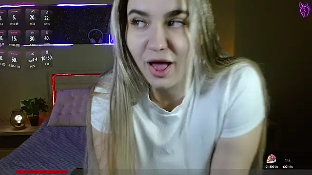 Snapshot of cutieblush chatting on 10-15-25, 03:45 cutieblush online show from 10-15-25, 03:45