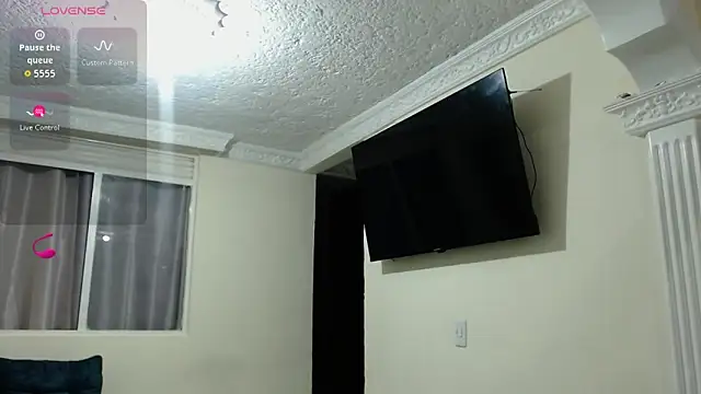 Snapshot of Michellx_hot2 chatting on 10-15-25, 12:16 Michellx hot2 online show from 10-15-25, 12:16