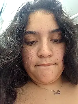 Snapshot of Khloekiss chatting on 10-18-25, 05:54 Khloekiss online show from 10-18-25, 05:54