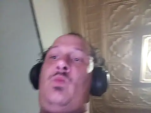 Snapshot of macKnd chatting on 10-06-25, 06:49 macKnd online show from 10-06-25, 06:49