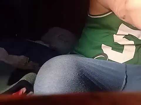 Snapshot of macKnd chatting on 10-29-25, 05:47 macKnd online show from 10-29-25, 05:47