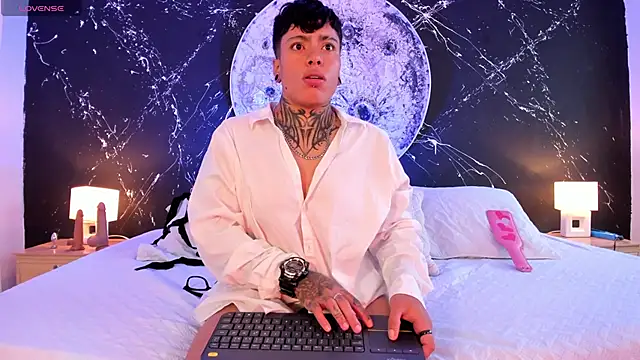 Snapshot of JoaoAndLexy chatting on 11-04-25, 12:59 JoaoAndLexy online show from 11-04-25, 12:59