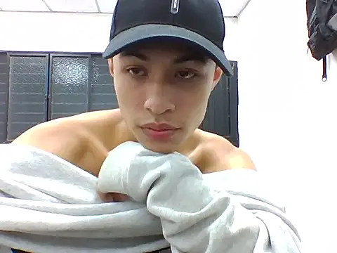 Snapshot of Felix_outs chatting on 10-06-25, 04:43 Felix outs online show from 10-06-25, 04:43