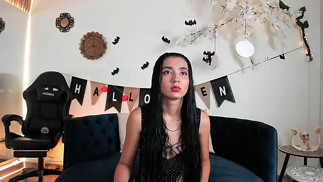 cloe taylor   online show from 10-12-25, 03:27