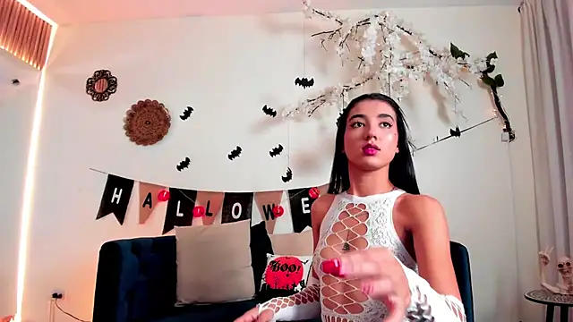 cloe taylor   online show from 10-23-25, 03:39