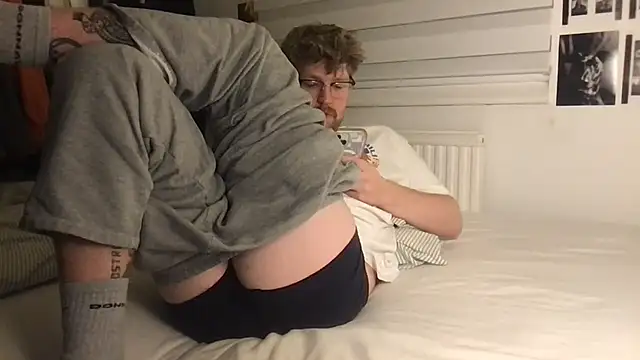 Angus80085 online show from 10-28-25, 08:55