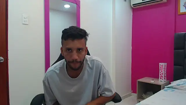 Snapshot of Juan_FelipeX01 chatting on 10-12-25, 03:22 Juan FelipeX01 online show from 10-12-25, 03:22