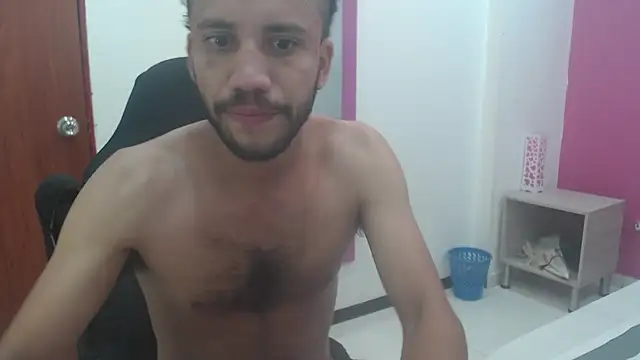 Snapshot of Juan_FelipeX01 chatting on 10-16-25, 03:24 Juan FelipeX01 online show from 10-16-25, 03:24