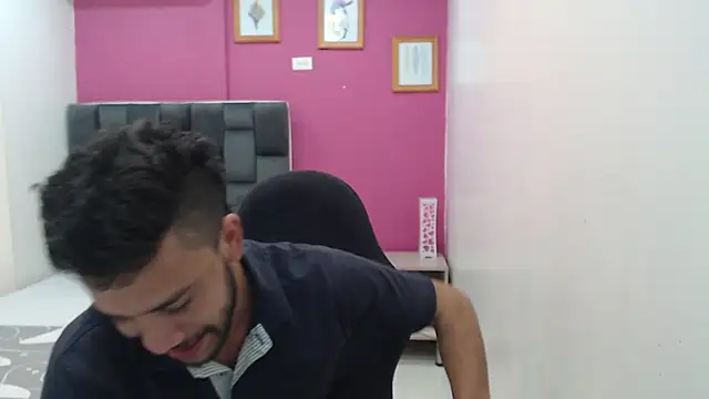 Snapshot of Juan_FelipeX01 chatting on 10-18-25, 10:32 Juan FelipeX01 online show from 10-18-25, 10:32