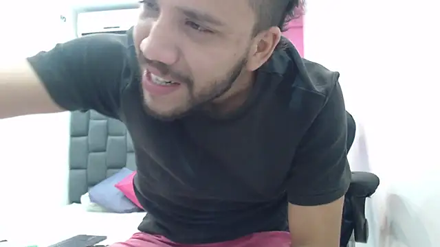 Snapshot of Juan_FelipeX01 chatting on 10-22-25, 03:23 Juan FelipeX01 online show from 10-22-25, 03:23