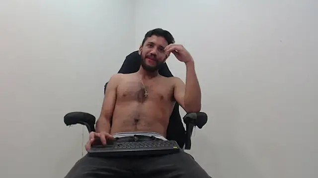 Snapshot of Juan_FelipeX01 chatting on 11-05-25, 04:18 Juan FelipeX01 online show from 11-05-25, 04:18