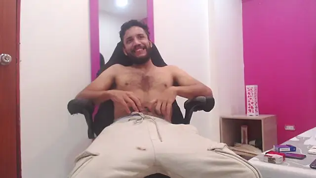 Snapshot of Juan_FelipeX01 chatting on 11-13-25, 04:06 Juan FelipeX01 online show from 11-13-25, 04:06